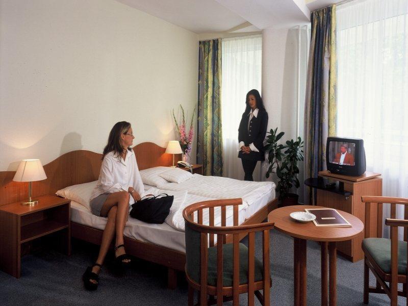 Hotel Nagyerdo Debrecen Ngoại thất bức ảnh