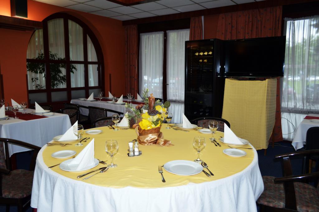 Hotel Nagyerdo Debrecen Ngoại thất bức ảnh